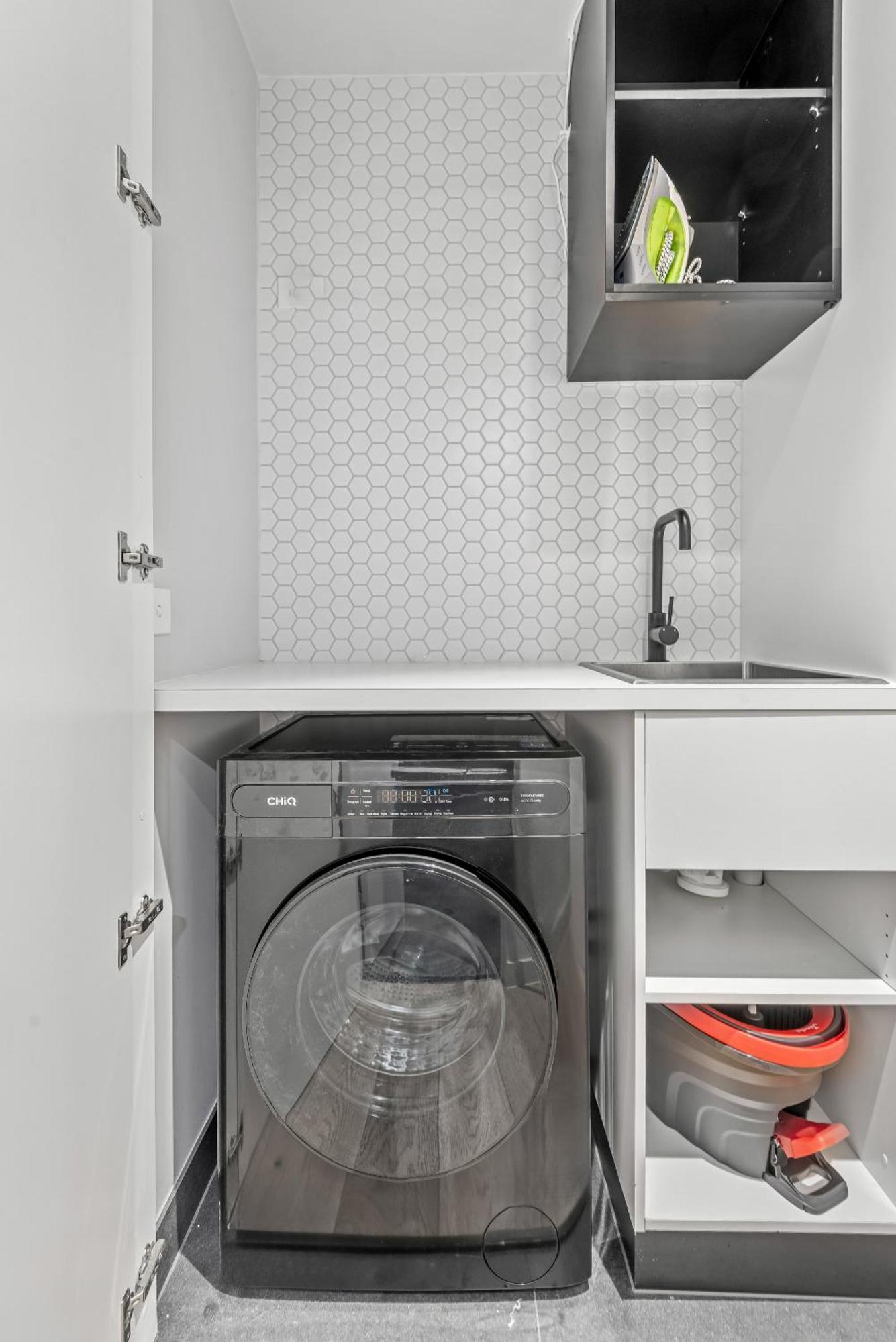 Stylish & Spotless 2-bed In St Kilda Apartment Melbourne