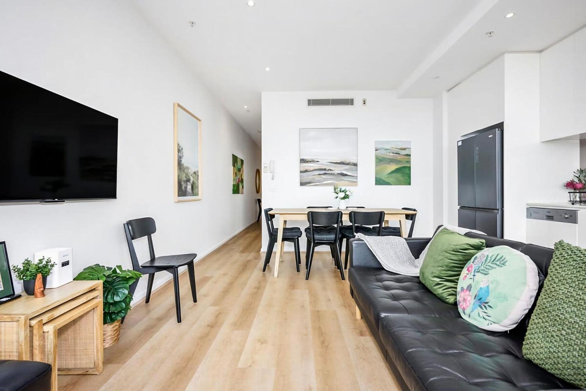 Stylish Urban Retreat With Spectacular Views And Prime Location Apartment *