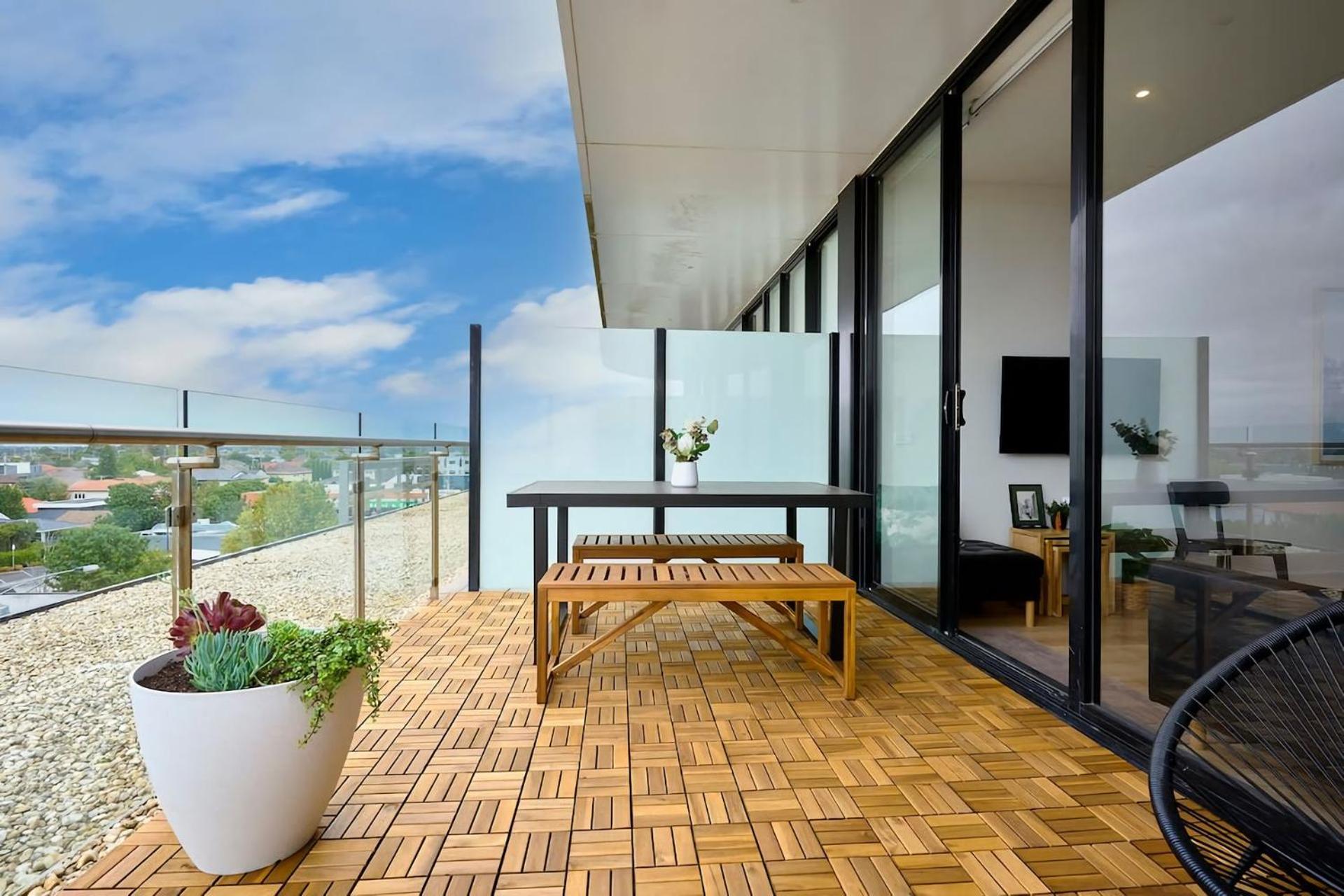 Stylish Urban Retreat With Spectacular Views And Prime Location Apartment