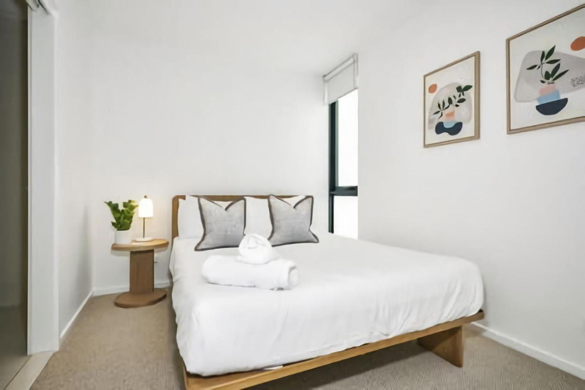 Stylish Urban Retreat With Spectacular Views And Prime Location Apartment