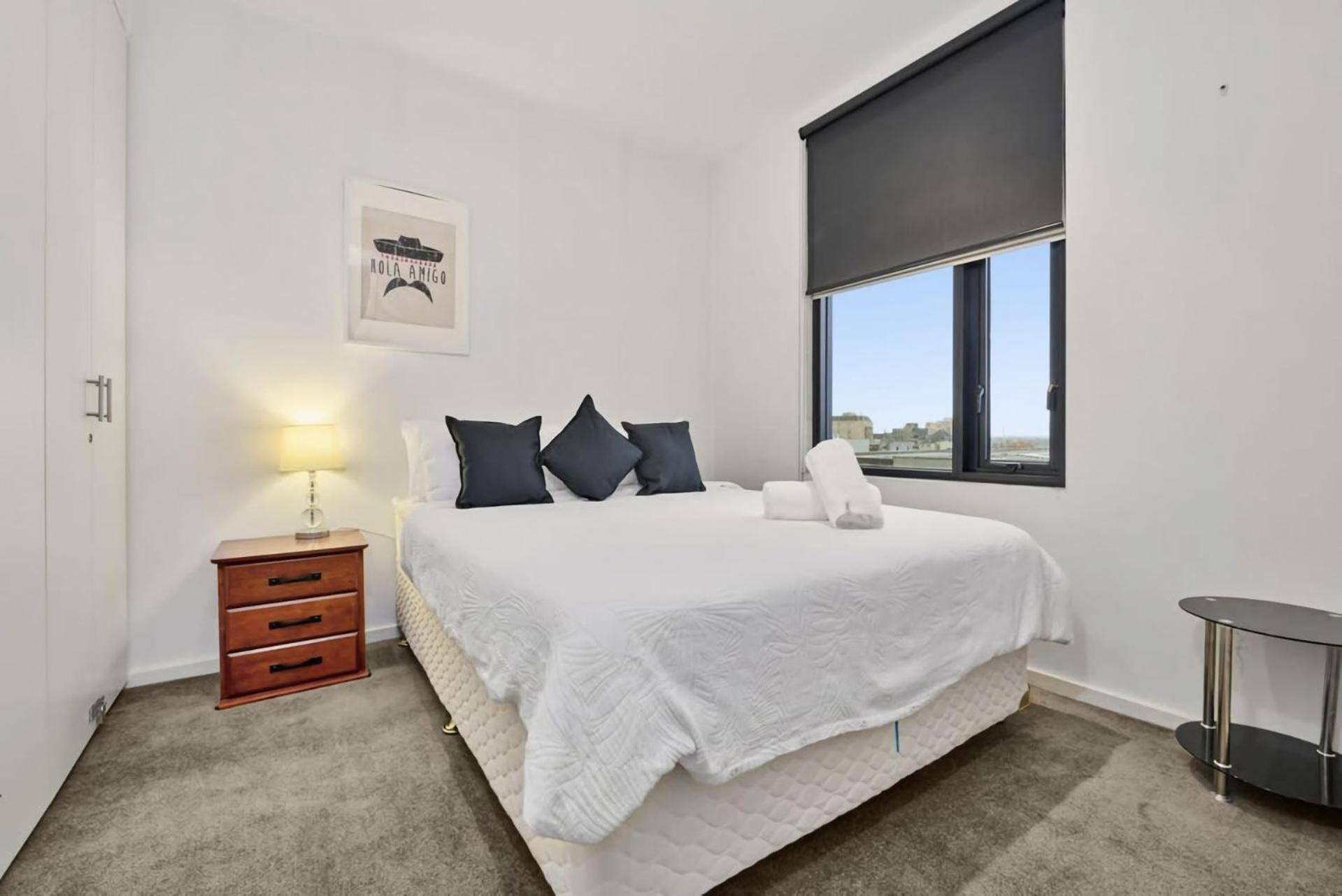 Apartment Heart Of Port Melbourne: Urban Escape Melbourne