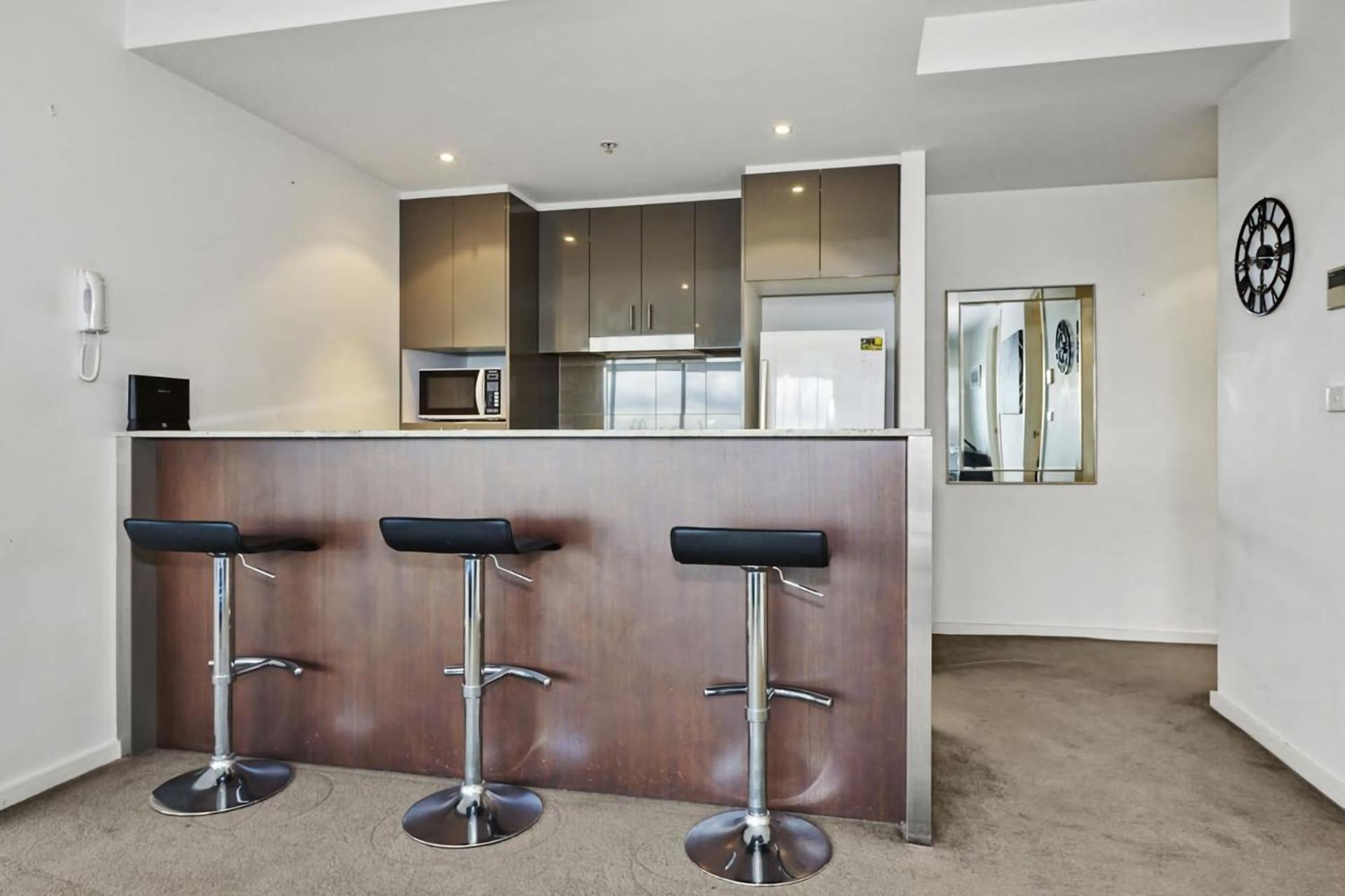 Heart Of Port Melbourne: Urban Escape Apartment *