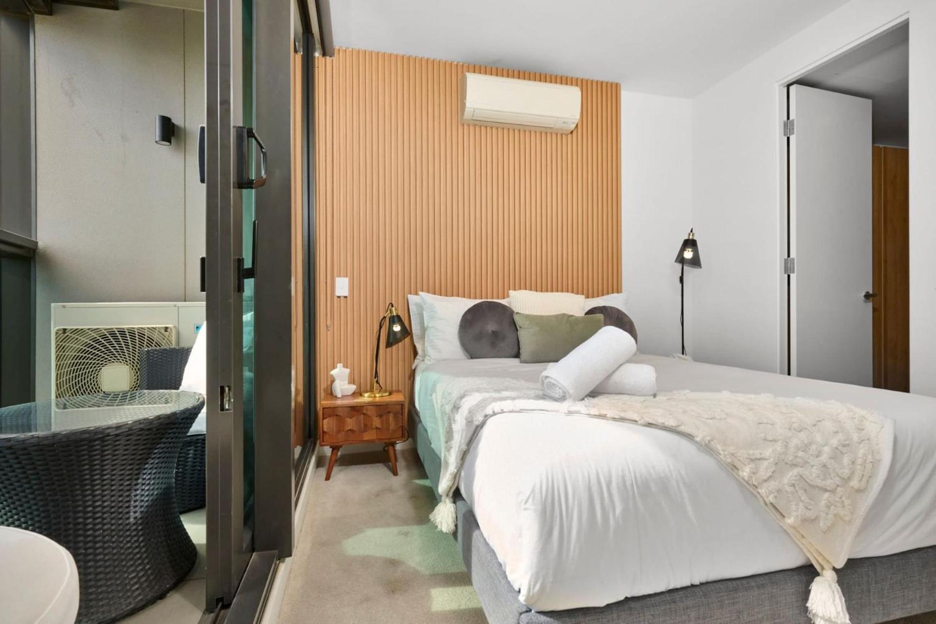 Apartment Mackenzie Marvel Chic 2br With Panoramic Views *