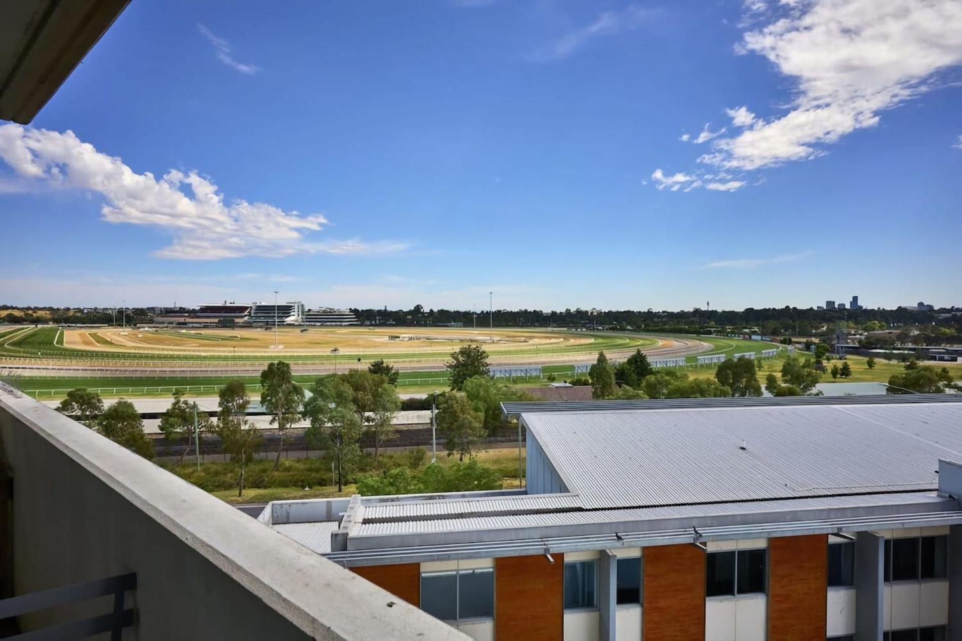 Gallop To Your Getaway! Apartment Melbourne