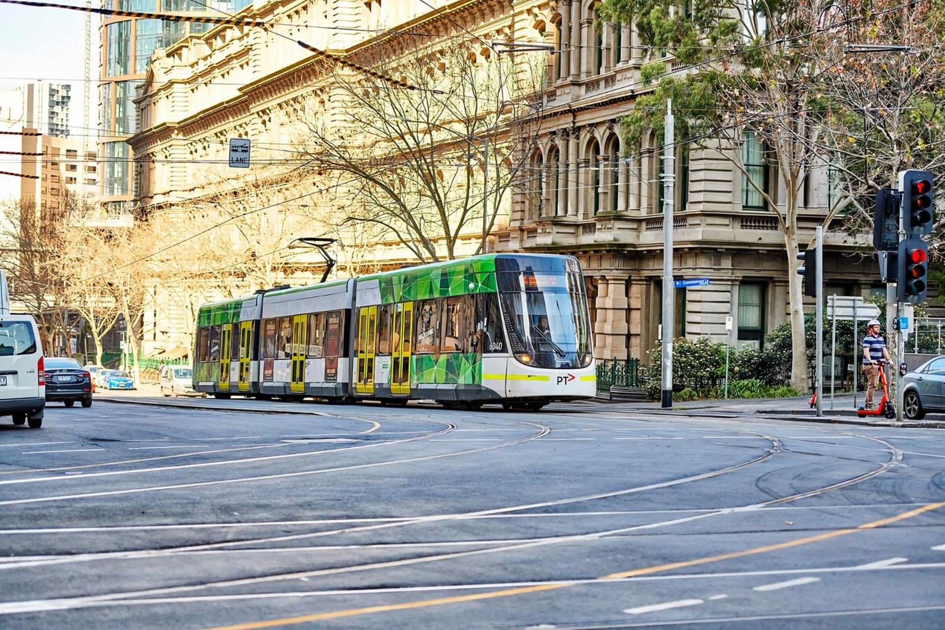 Collins Street Chic - Your Stylish Getaway * Melbourne