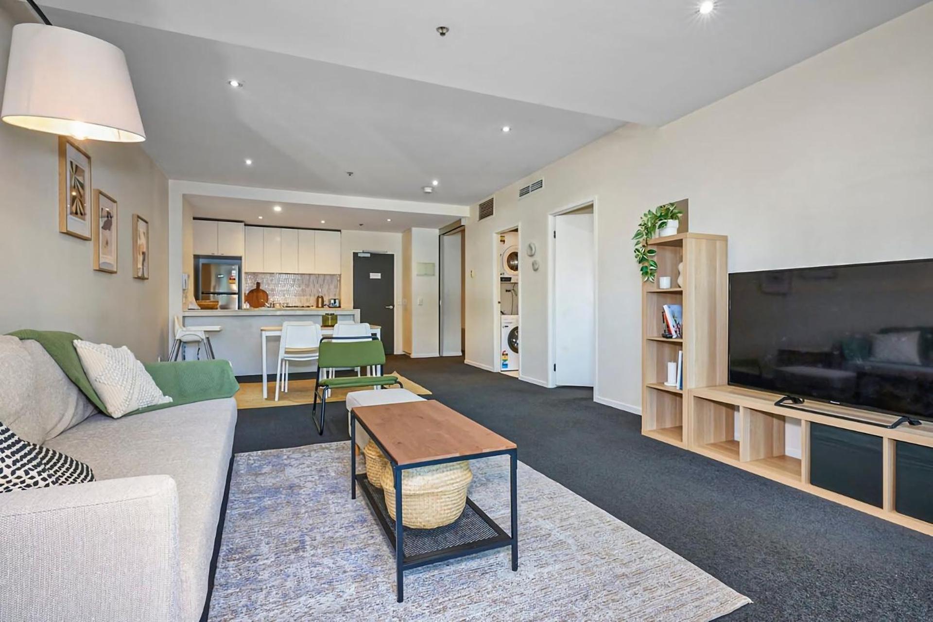 Collins Street Chic - Your Stylish Getaway Melbourne