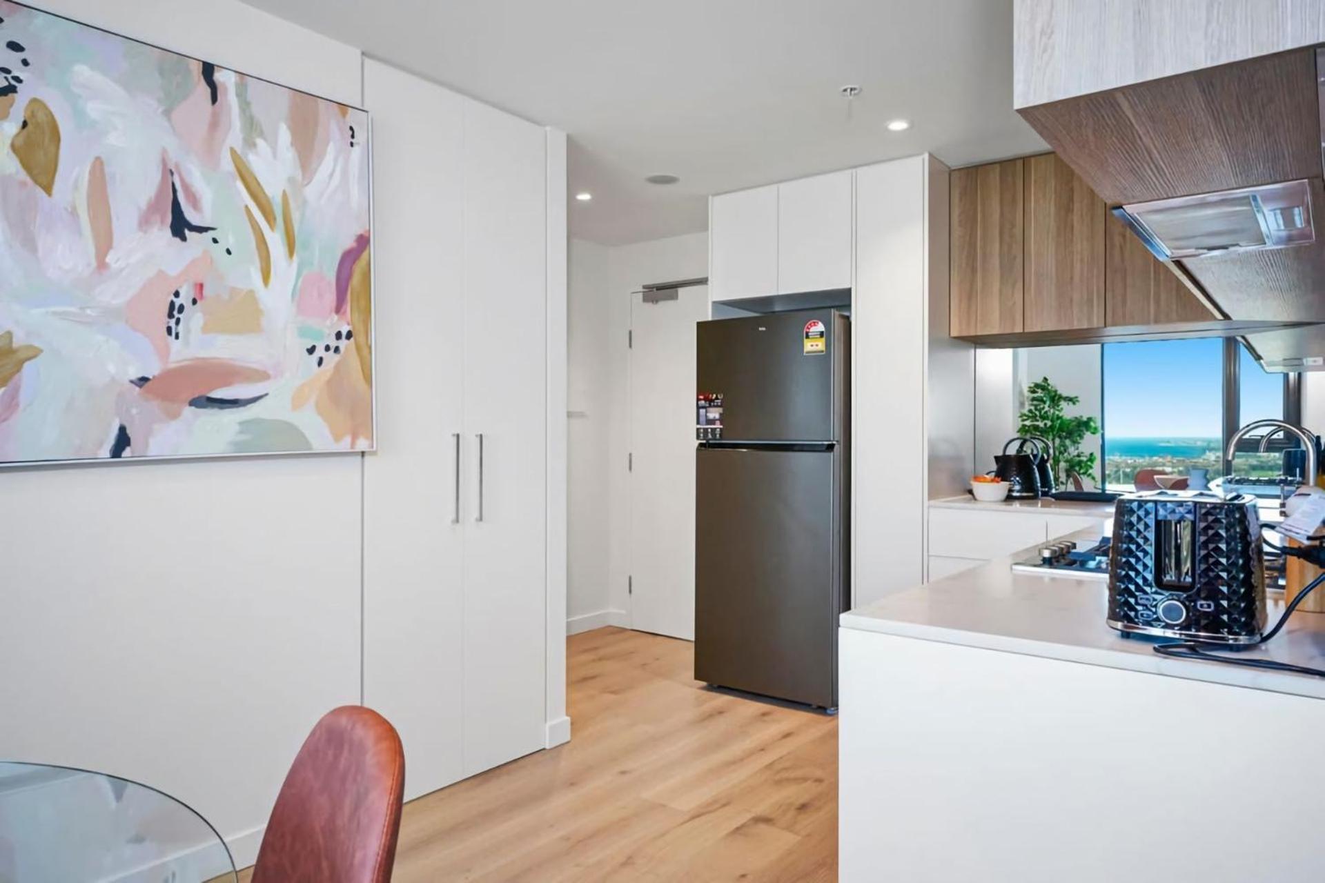 Modern 2-bedroom Gem With Sea Views Melbourne