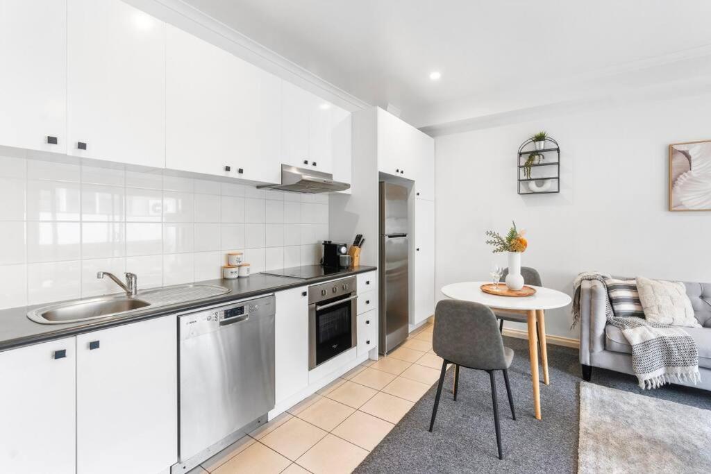 Cozy 1 Bedder In St Kilda With Balcony