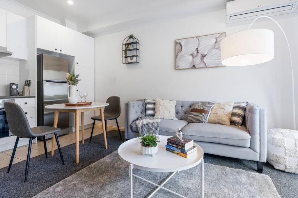Cozy 1 Bedder In St Kilda With Balcony Apartment
