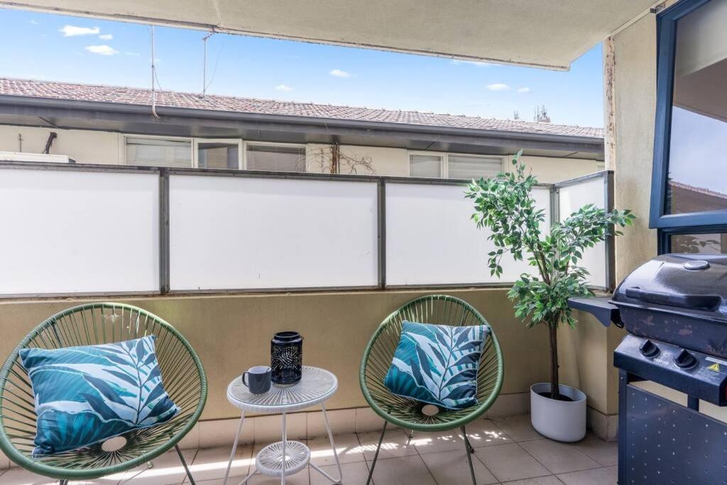 Apartment Cozy 1 Bedder In St Kilda With Balcony *
