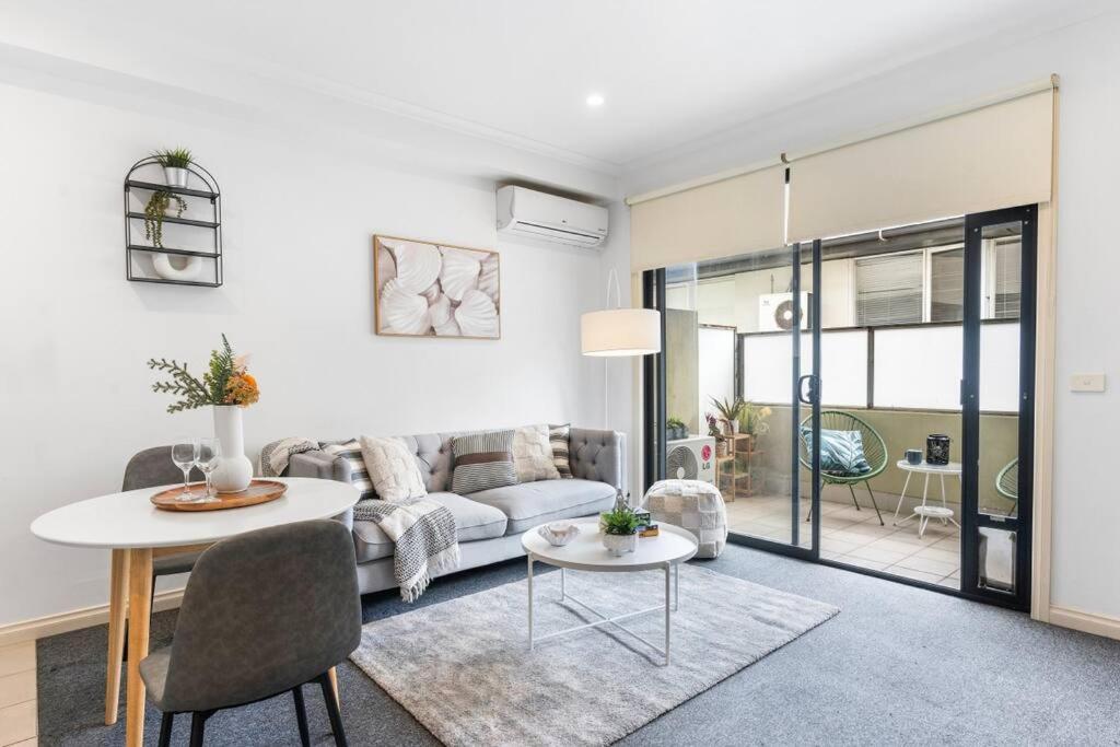 Apartment Cozy 1 Bedder In St Kilda With Balcony