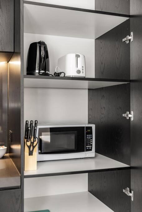 View 2 Bedroom In The Heart Of Apartment Melbourne