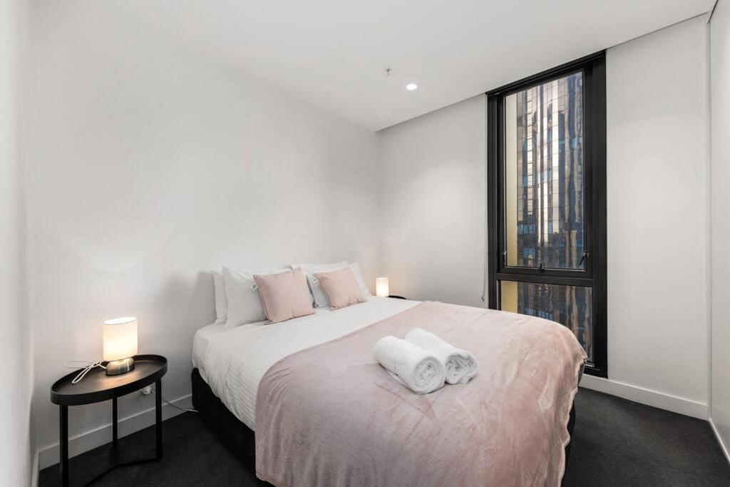 View 2 Bedroom In The Heart Of
