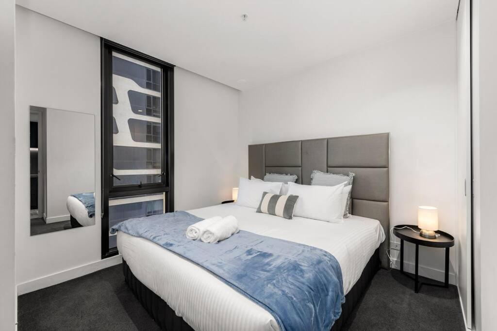 View 2 Bedroom In The Heart Of * Melbourne