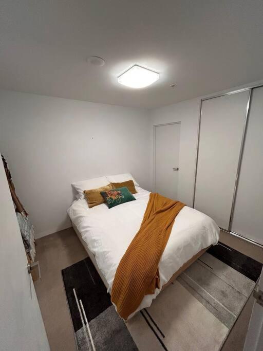 Apartment Ocean View Modern 2 Bedroom With Parking In St Kilda Melbourne