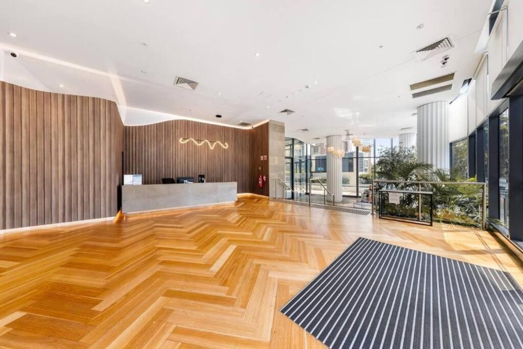 Ocean View Modern 2 Bedroom With Parking In St Kilda