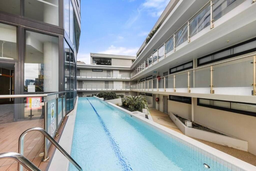 Apartment Ocean View Modern 2 Bedroom With Parking In St Kilda