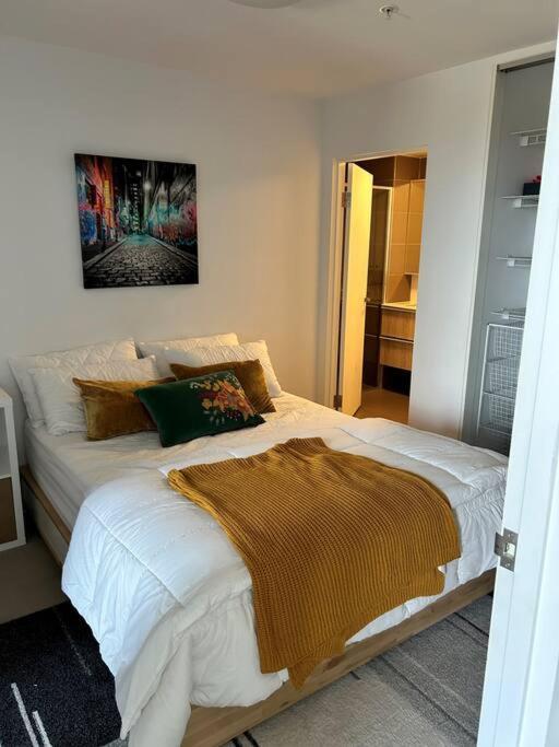 Apartment Ocean View Modern 2 Bedroom With Parking In St Kilda *