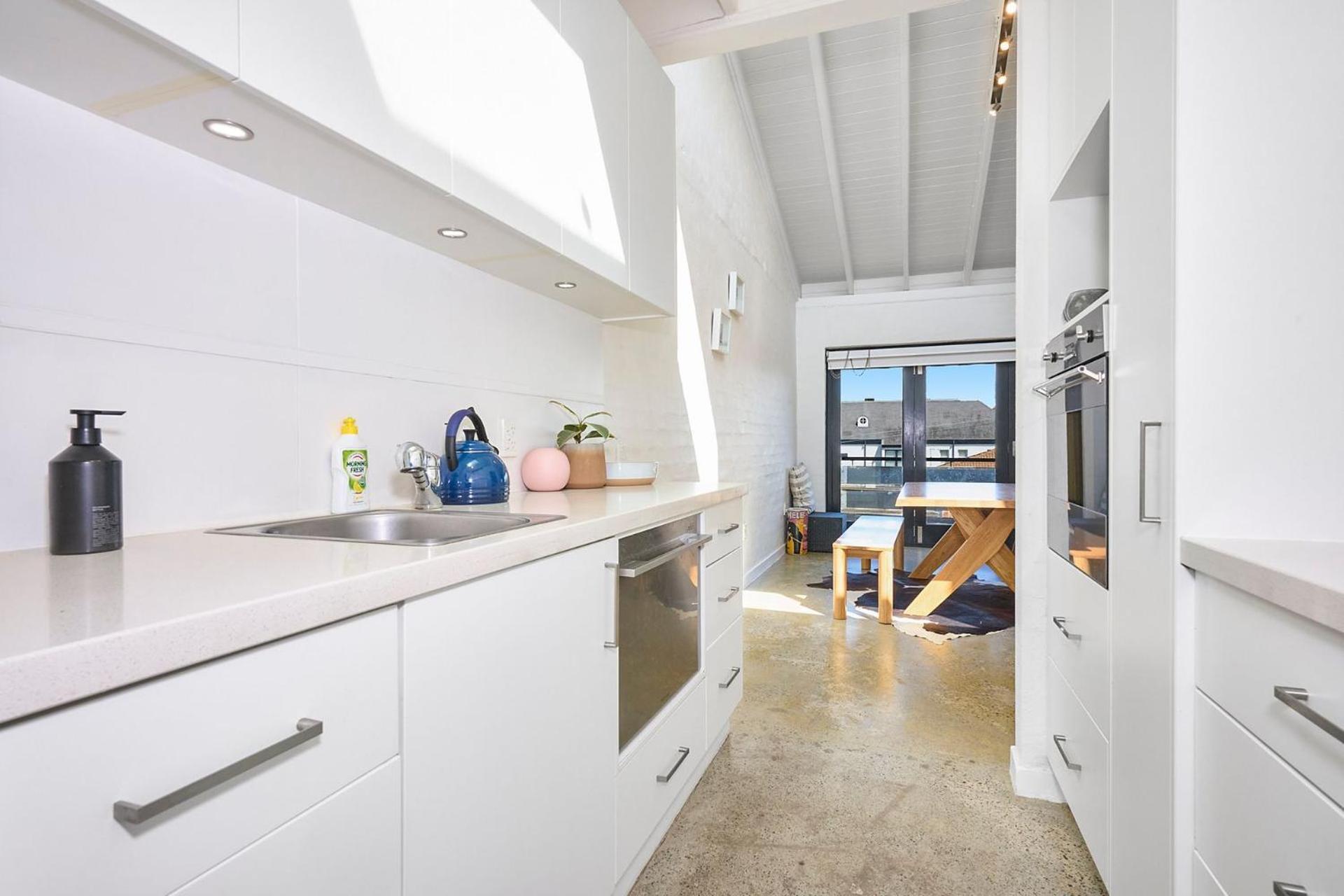 Stylish 1-bedroom Retreat On Hampton Street Apartment *