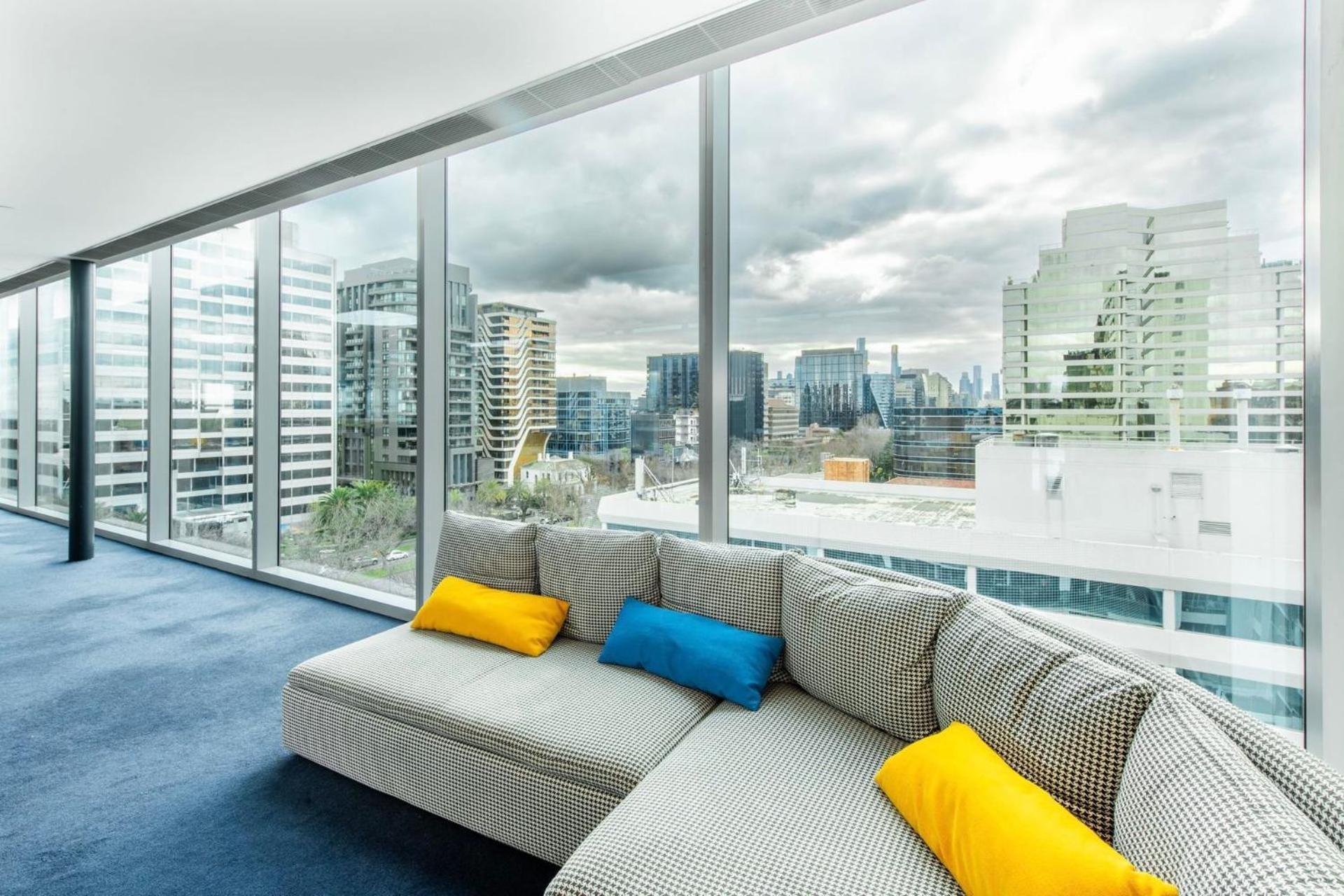 Spectacular 3-bedroom Penthouse With Private Lift On St Kilda Rd * Melbourne