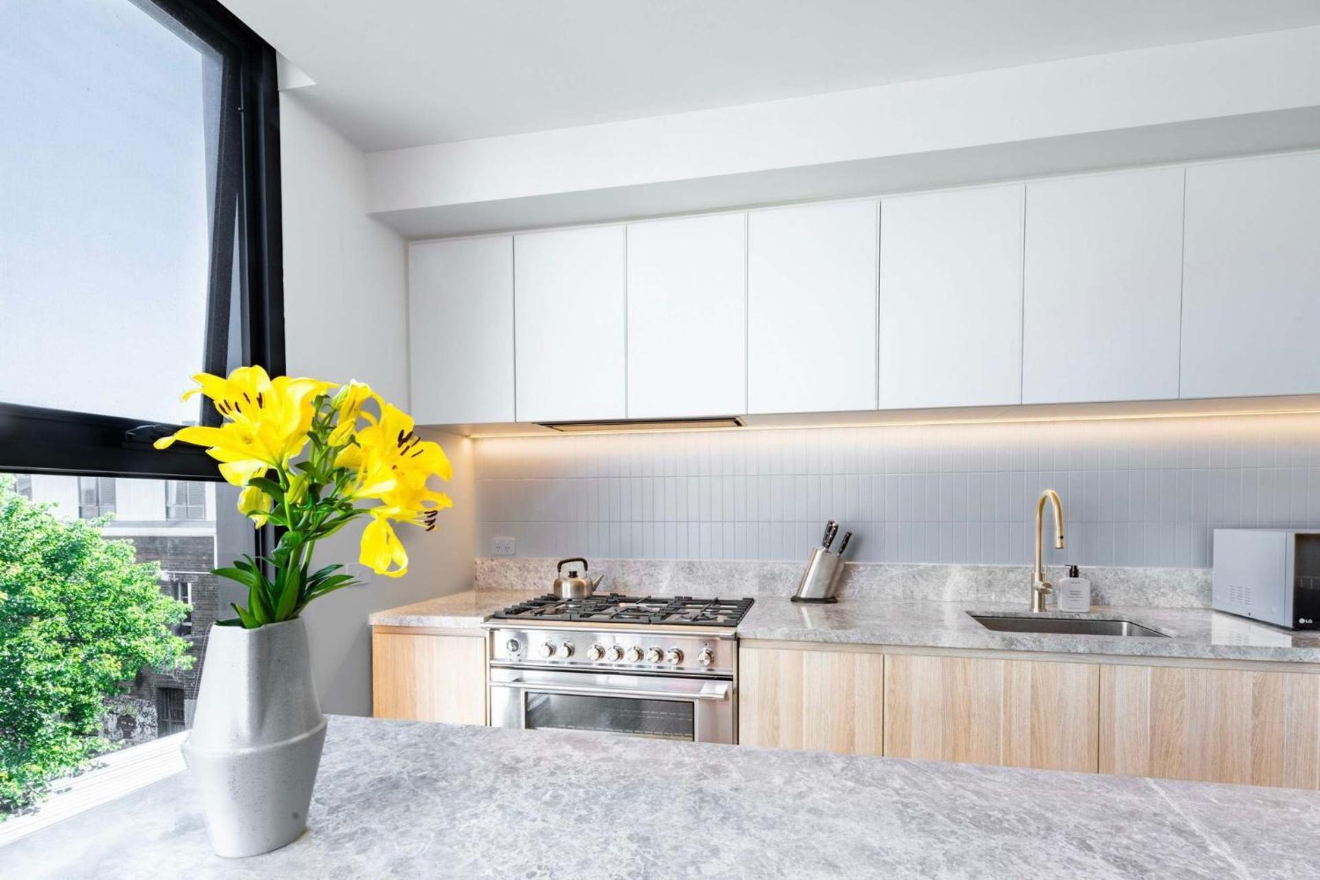 3-level Retreat - Rooftop Views & Coastal Comfort Apartment