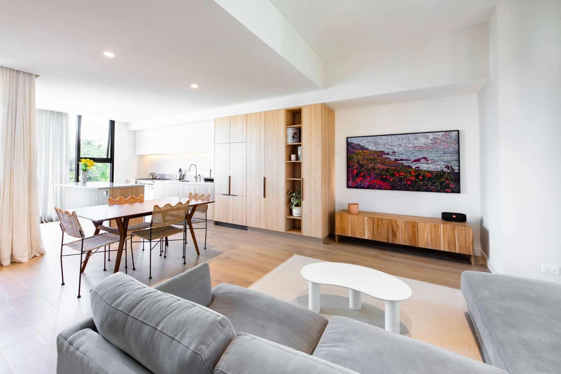 3-level Retreat - Rooftop Views & Coastal Comfort *