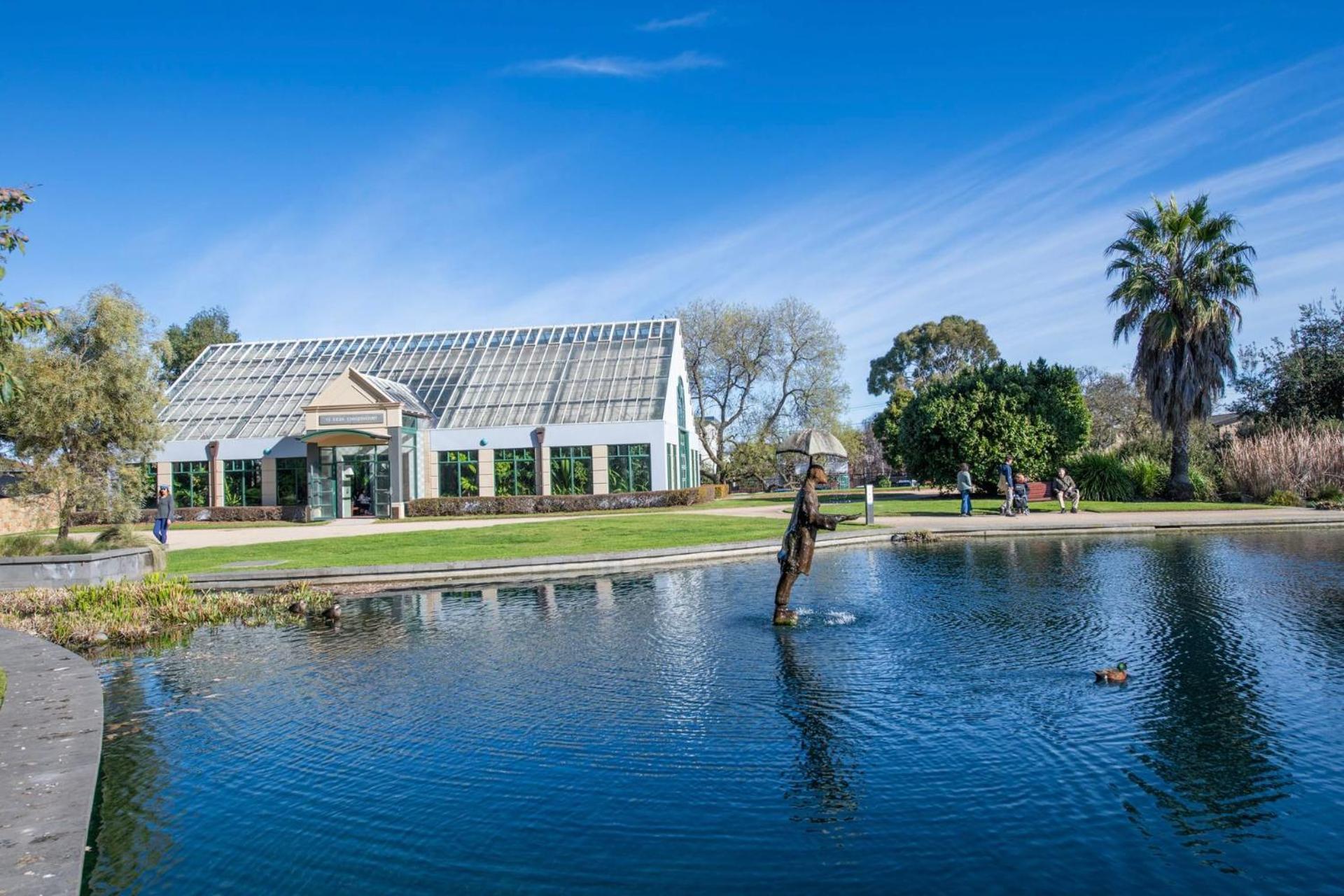 Apartment Botanical Bliss 3-bed Opposite St Kilda Gardens