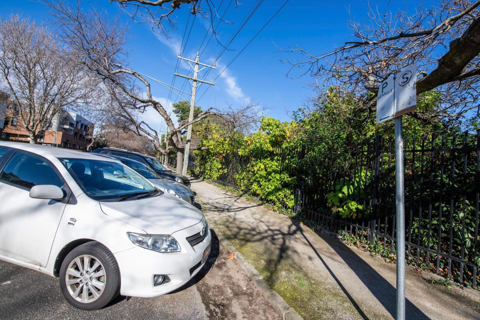 Botanical Bliss 3-bed Opposite St Kilda Gardens Melbourne
