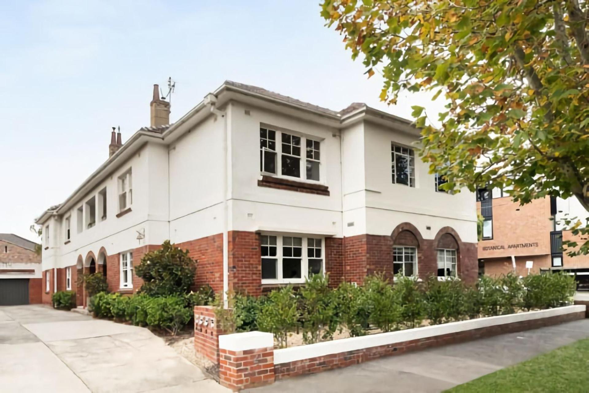 Botanical Bliss 3-bed Opposite St Kilda Gardens Apartment *