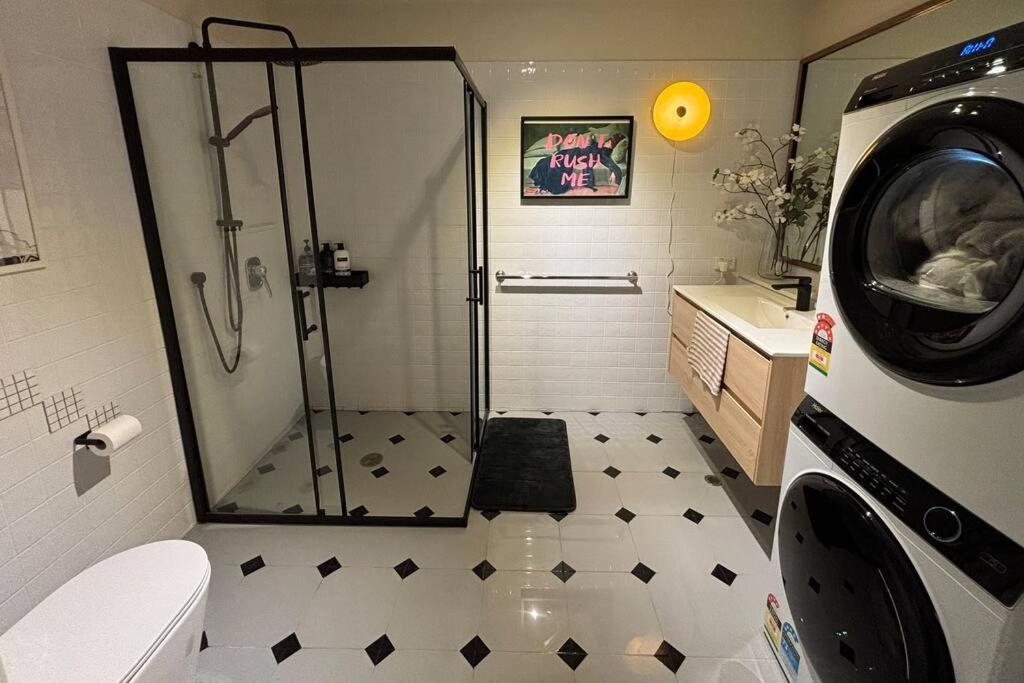 Apartment Emporium & Church View - Sunlit 2br *