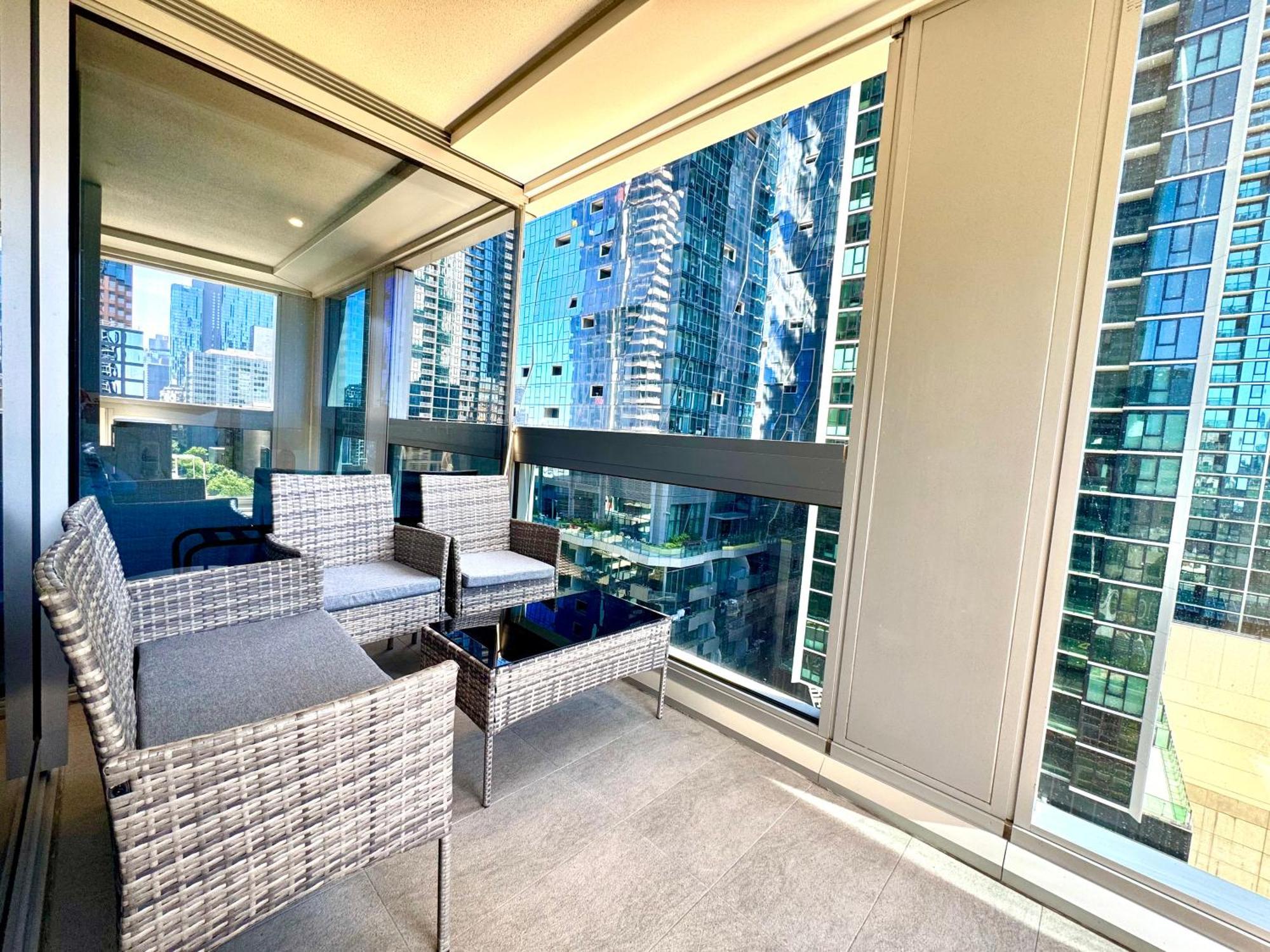 Escape - Skyline Views, Pool & Parking Melbourne