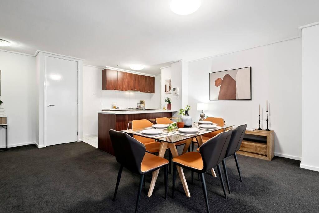 Luxury - Pool, Gym, Views & Free Parking Melbourne