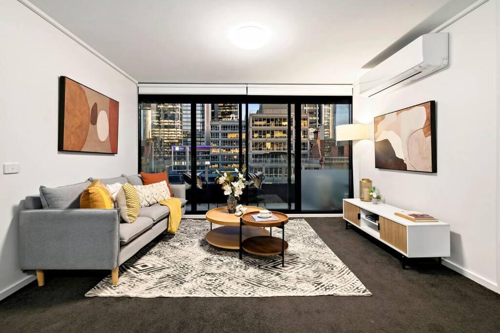 Luxury - Pool, Gym, Views & Free Parking *