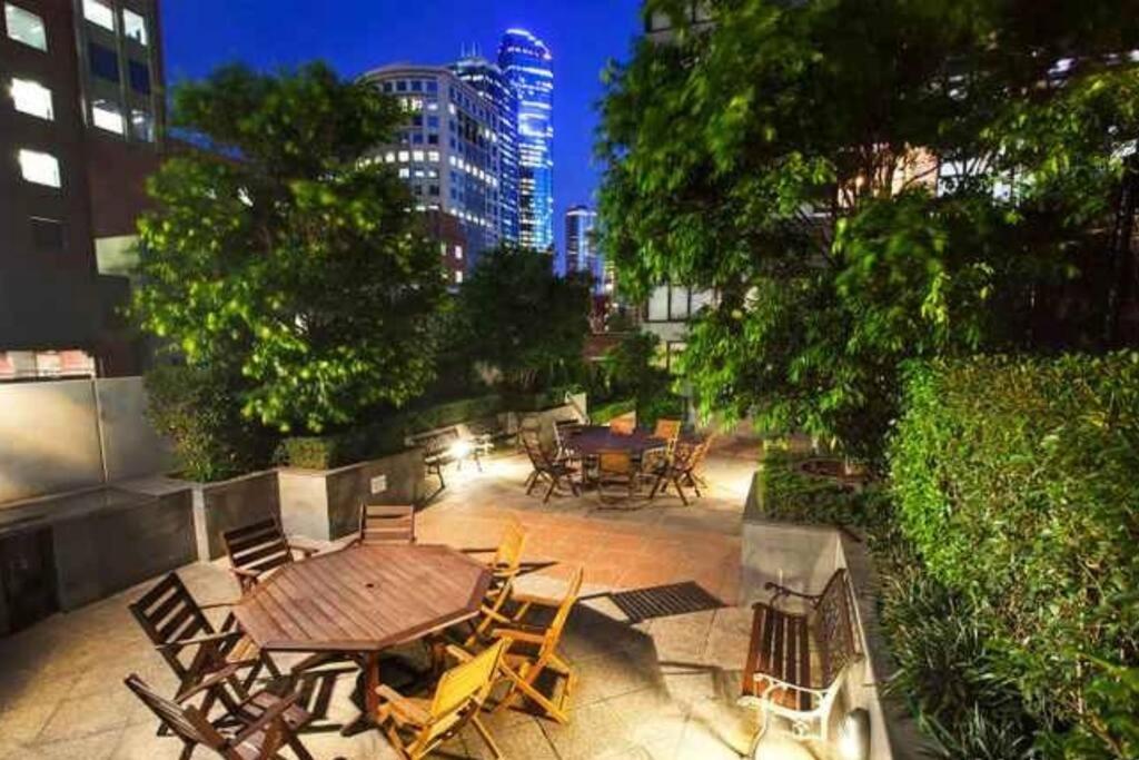 Luxury - Pool, Gym, Views & Free Parking * Melbourne