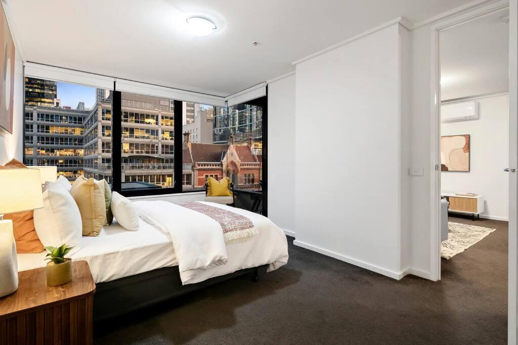 Luxury - Pool, Gym, Views & Free Parking Apartment *