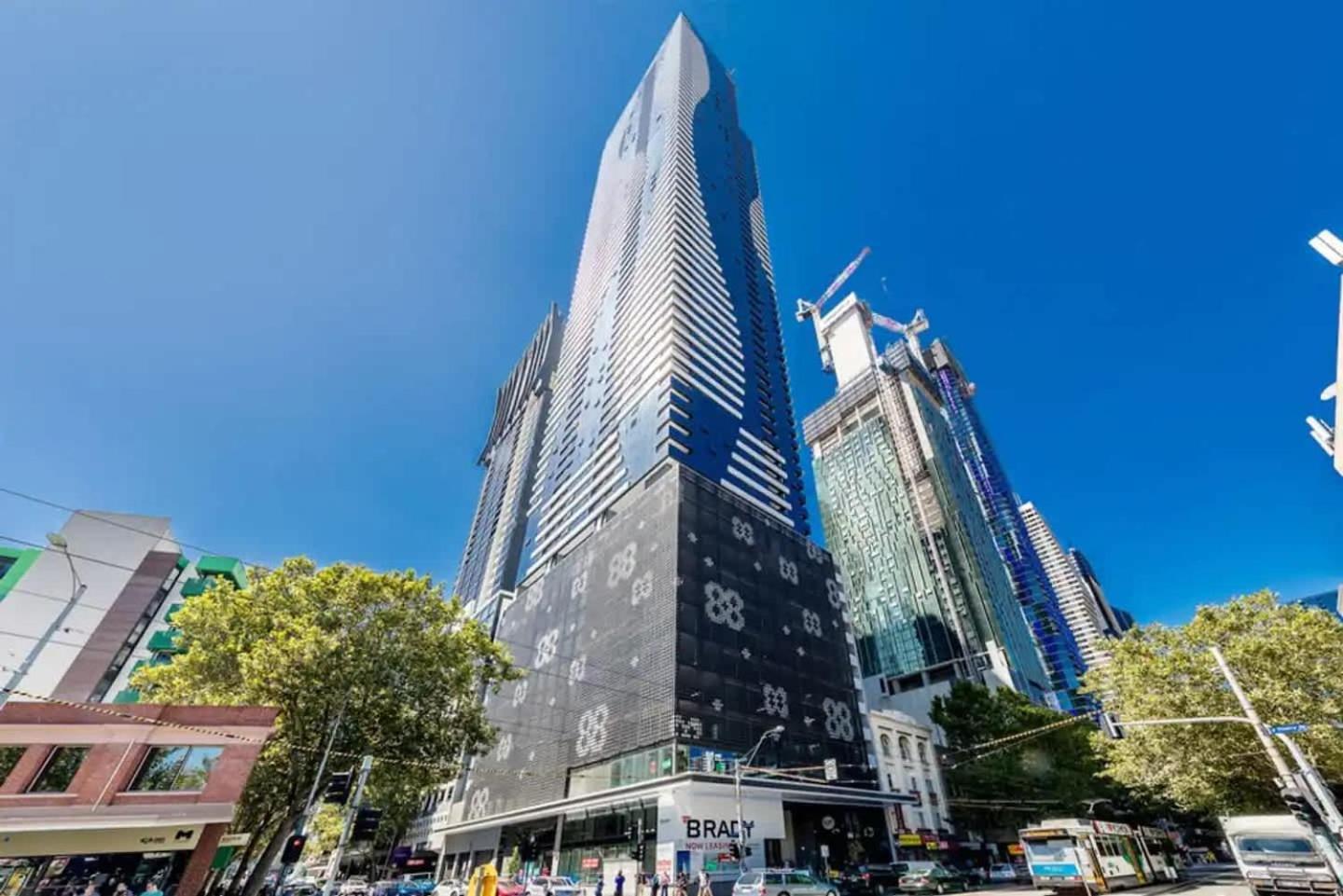 A Modern & Cozy 2br With Views Apartment *