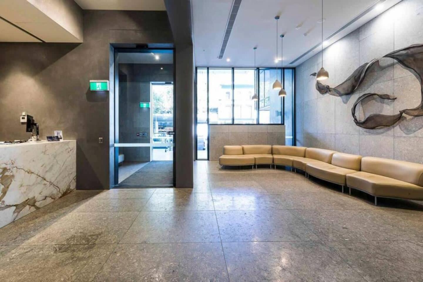 A Modern & Cozy 2br With Views Apartment Melbourne