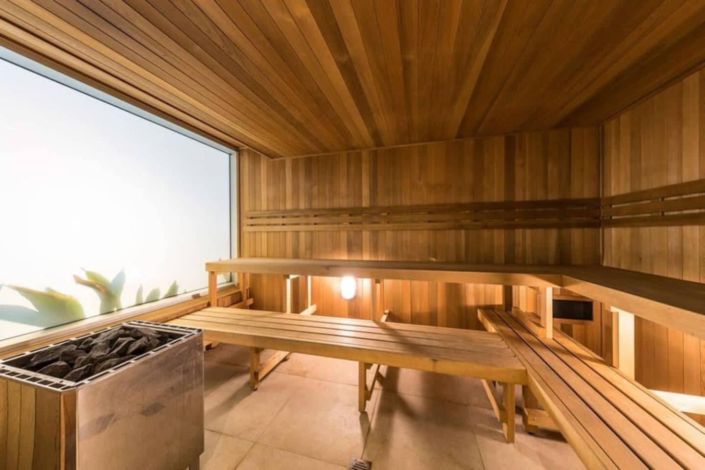 A Modern & Cozy 2br With Views Apartment Melbourne