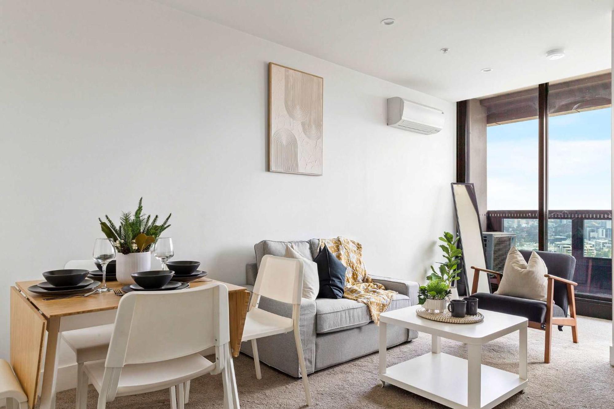 A Modern & Cozy 2br With Views Melbourne