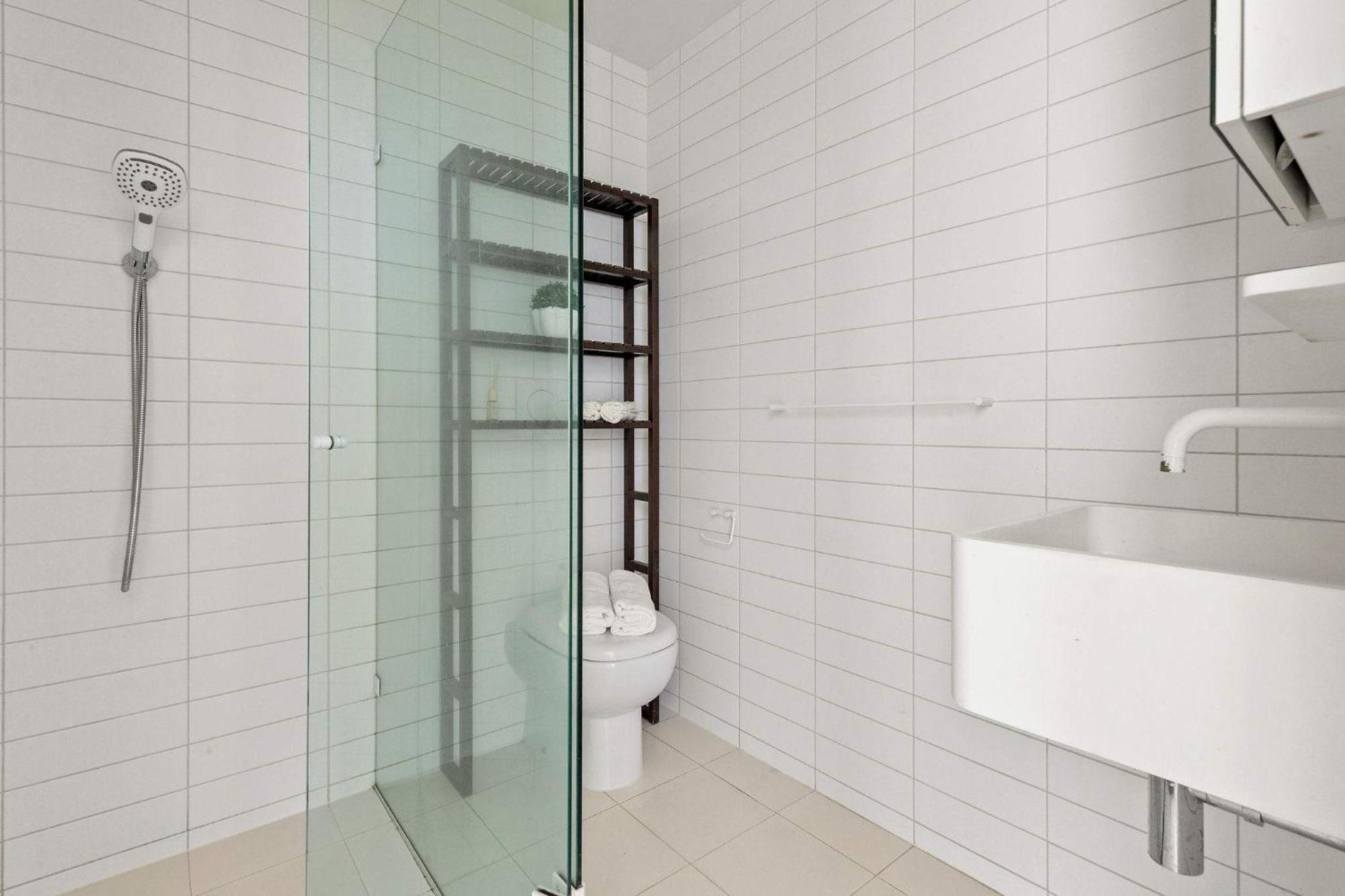 A Modern & Cozy 2br With Views Apartment *