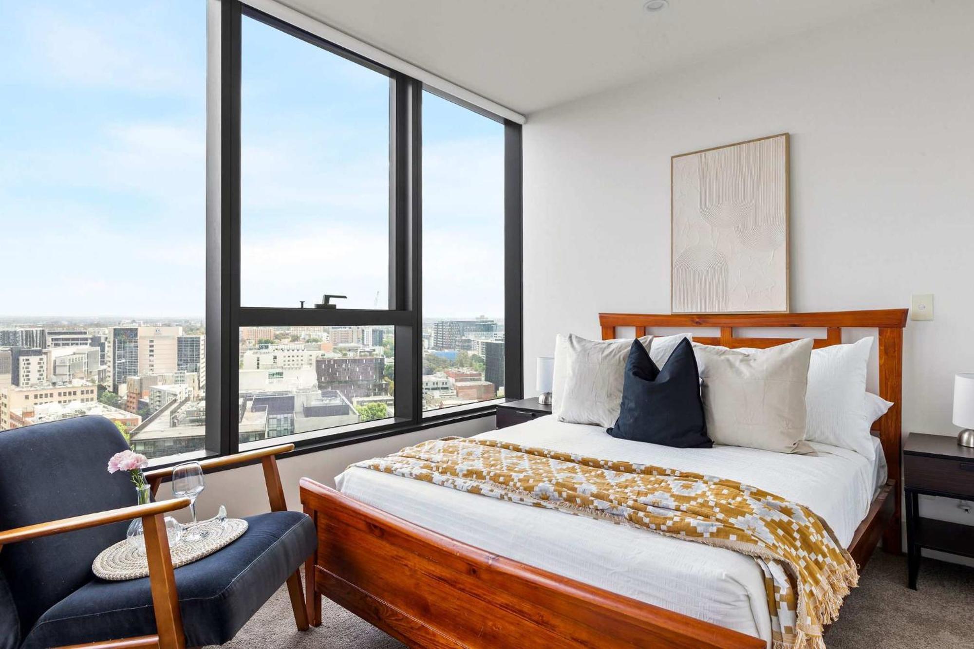 A Modern & Cozy 2br With Views * Melbourne