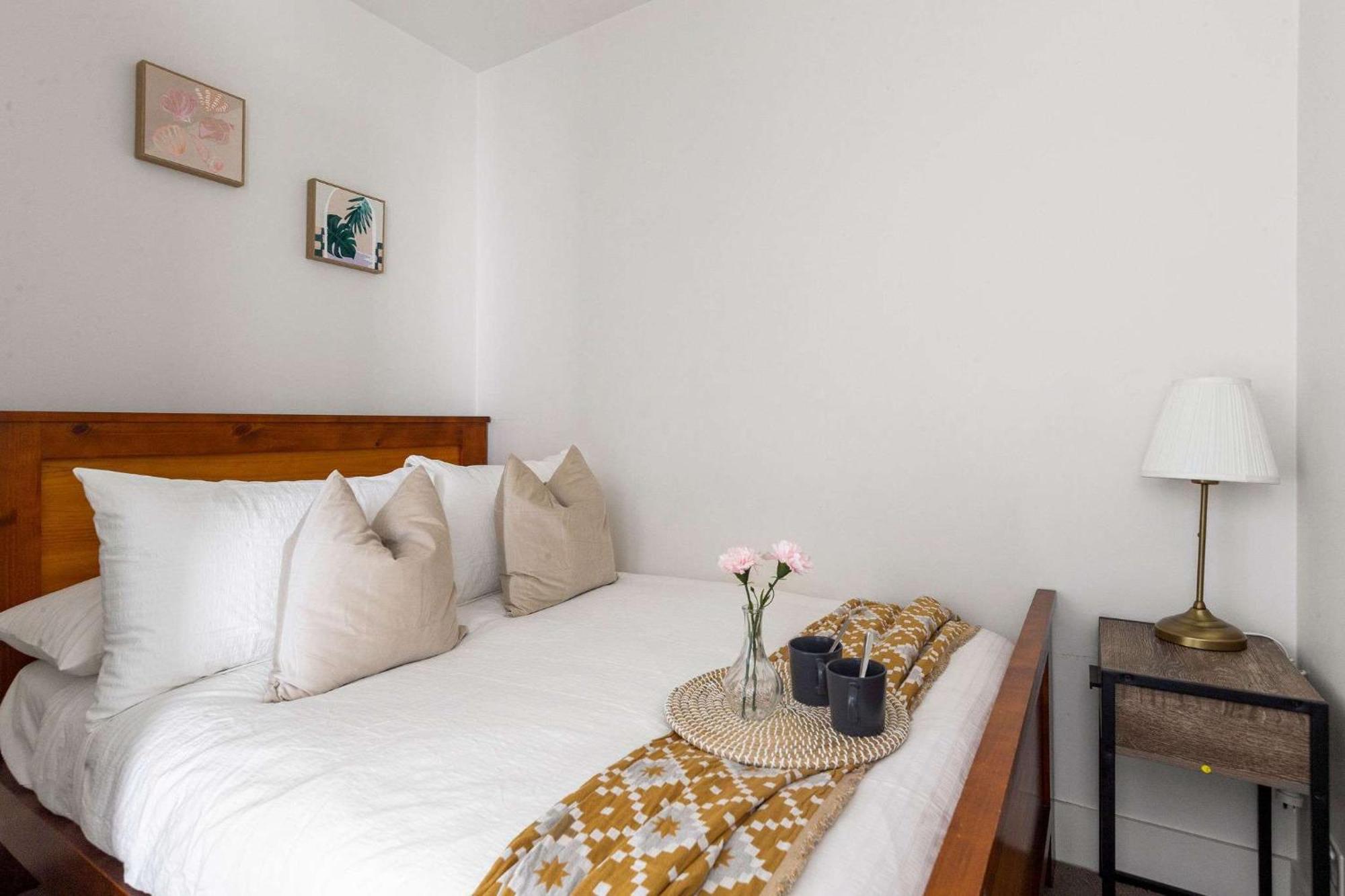 A Modern & Cozy 2br With Views Apartment Melbourne