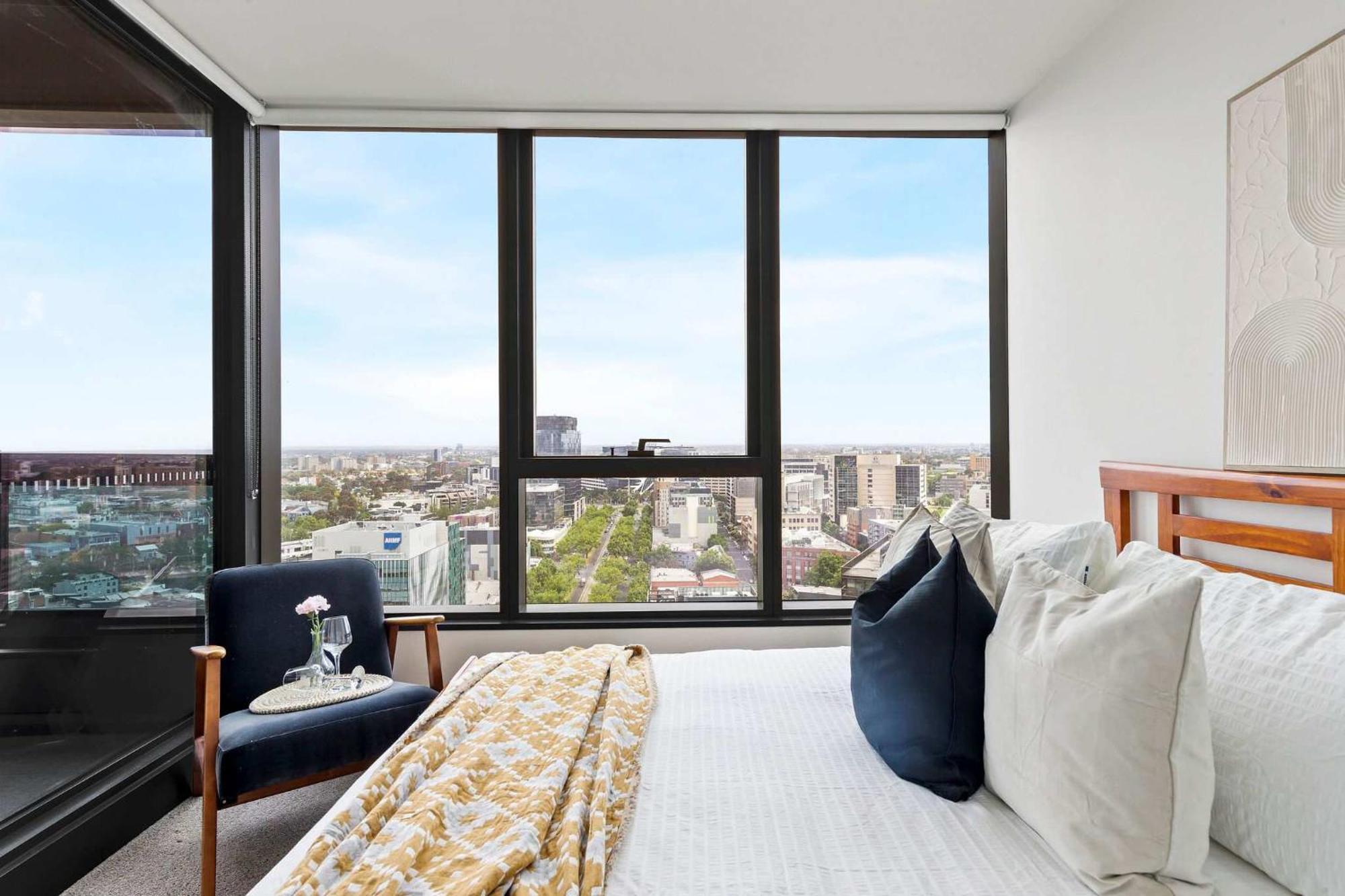 A Modern & Cozy 2br With Views *