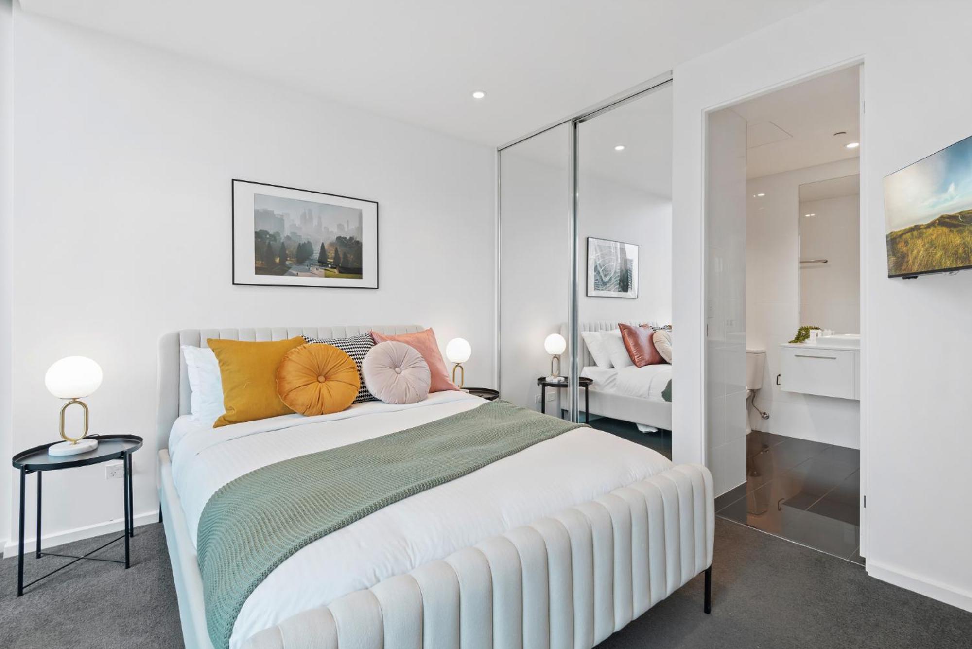 Apartment Entertainer With Panoramic Views