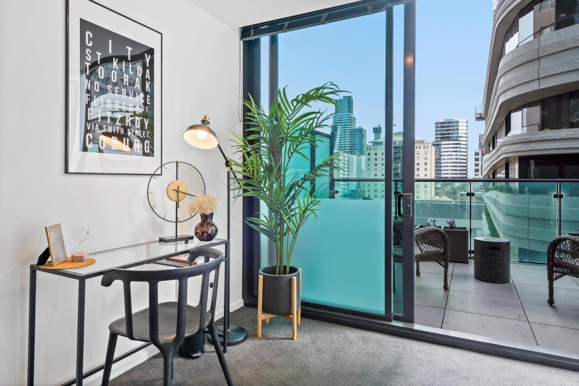 Apartment Entertainer With Panoramic Views