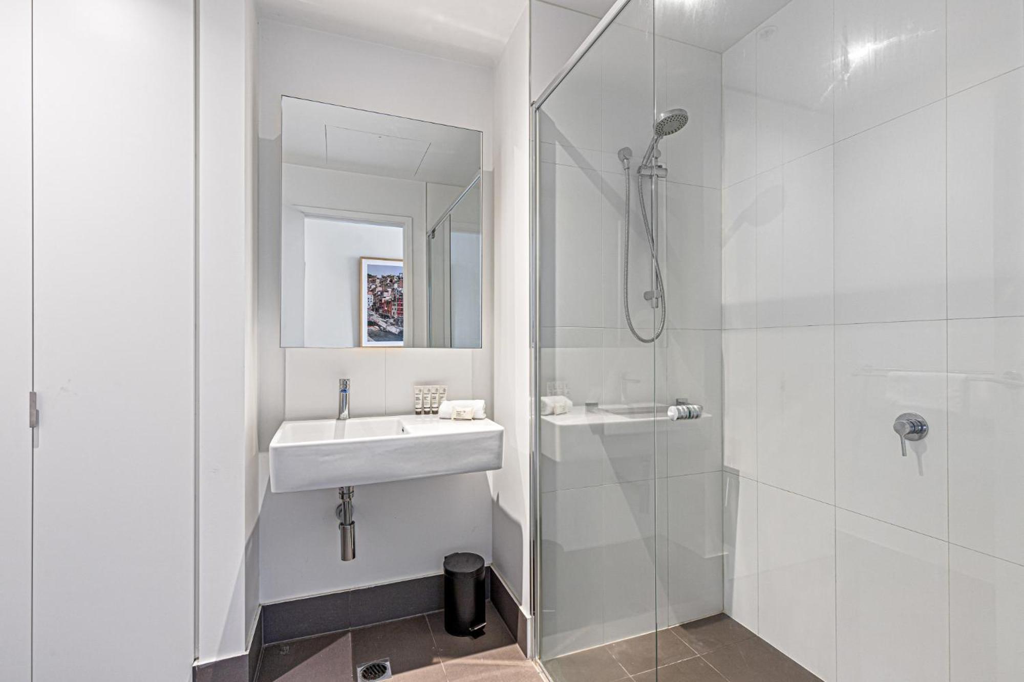Pristine 2-bed Unit With Beautiful Landscape Apartment *