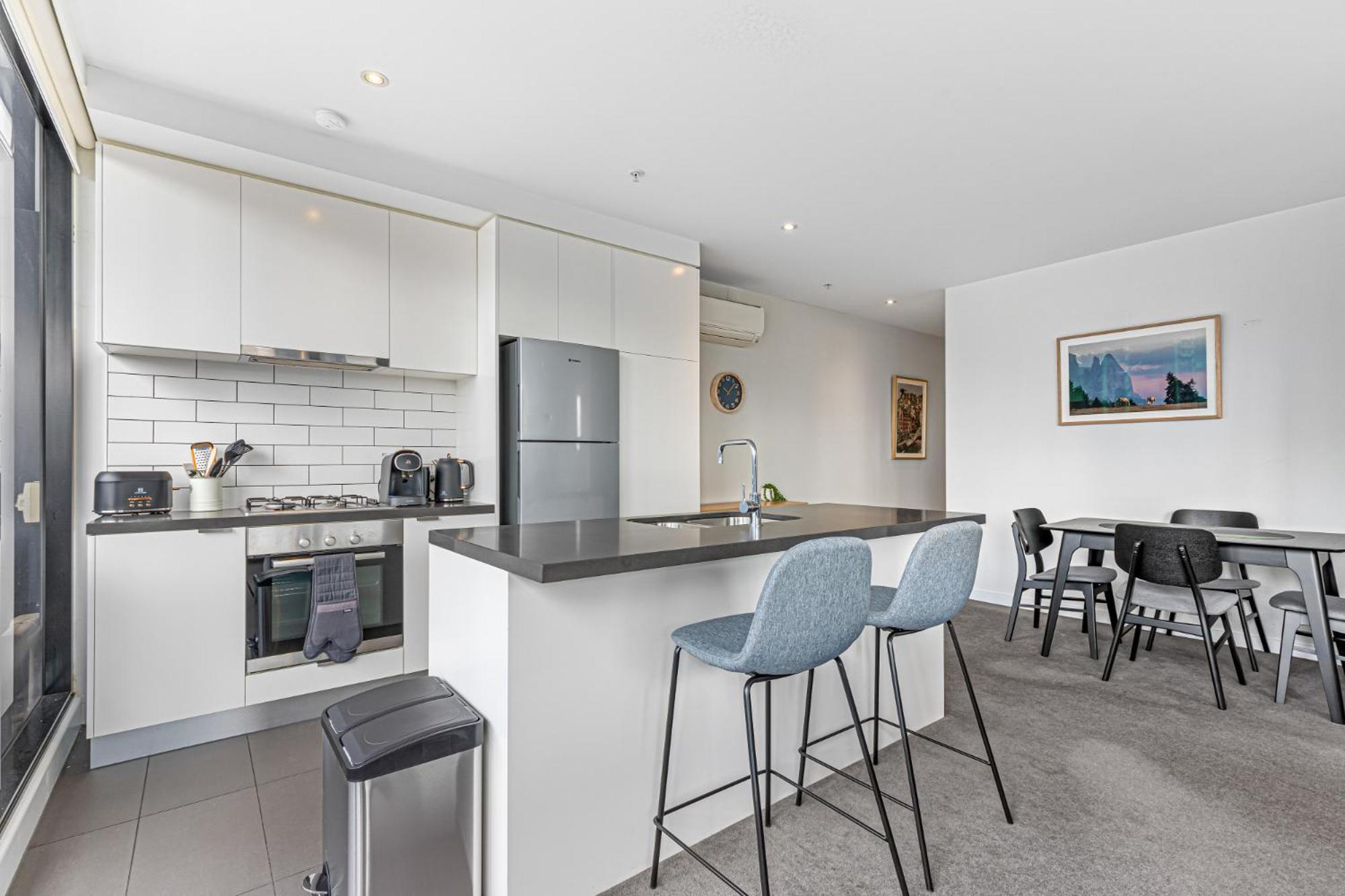 Apartment Pristine 2-bed Unit With Beautiful Landscape *