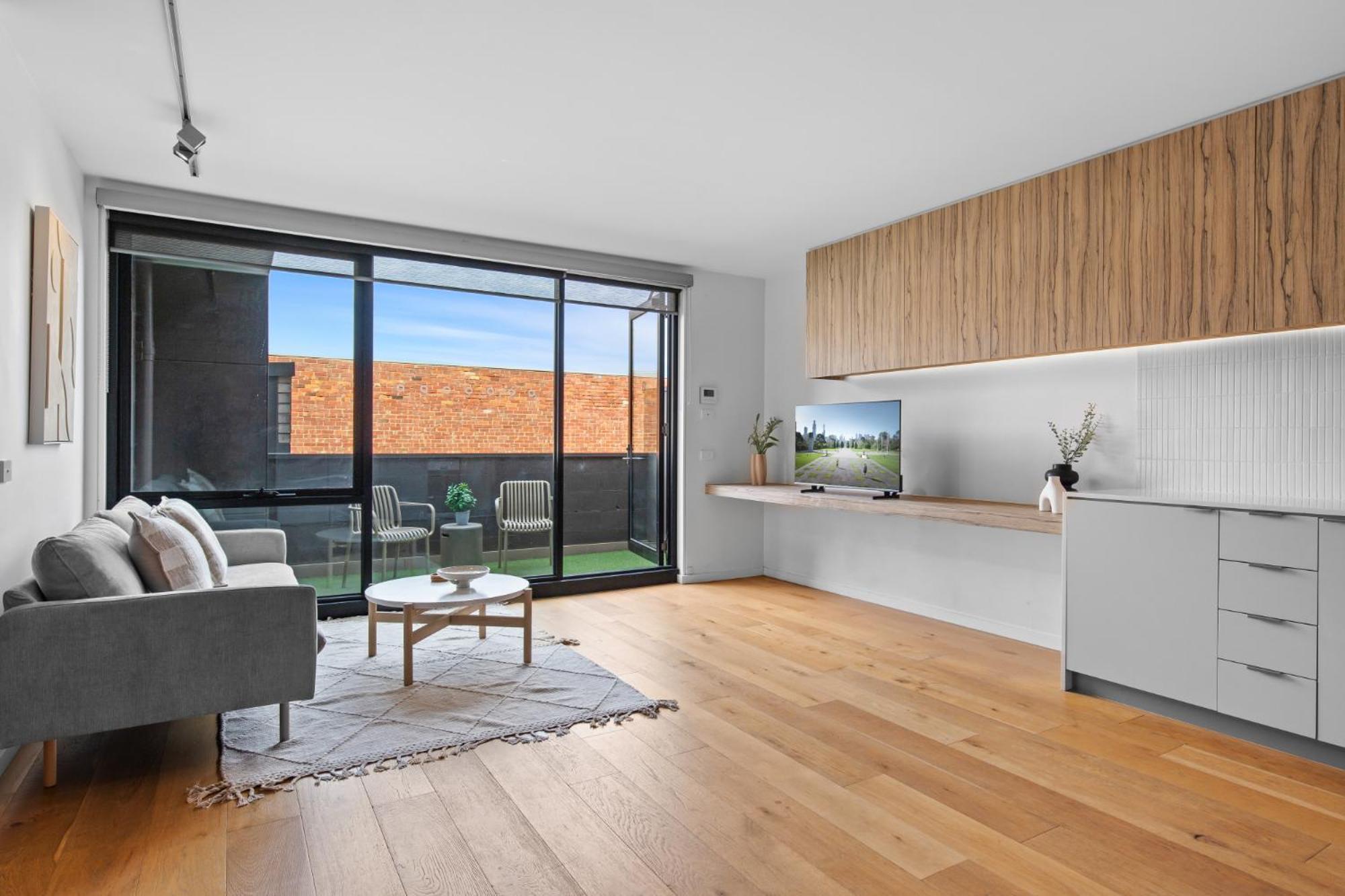 Lovely 1-bed With Balcony In St Kilda's Heart *