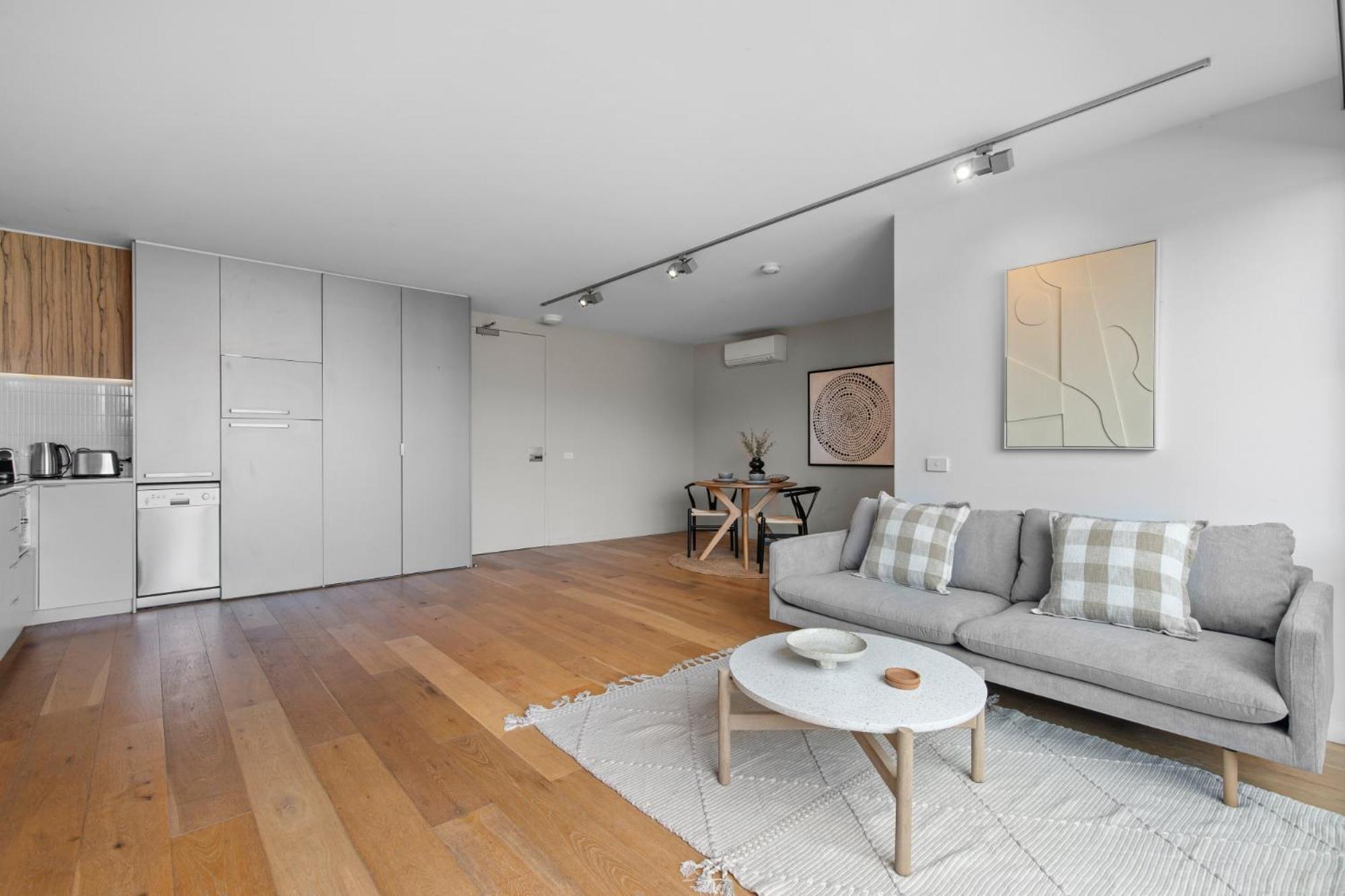 Apartamento Lovely 1-bed With Balcony In St Kilda's Heart *