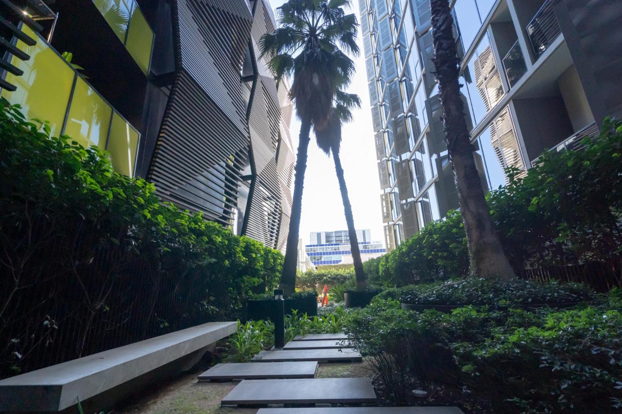Gorgeous 1-bed With A Rooftop Pool Apartment *